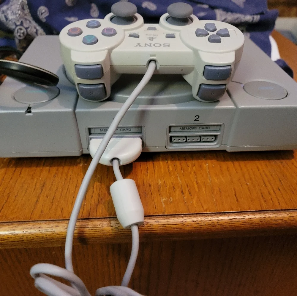 PLAYSTATION CONSOLE W/ ADAPTOR & CONTROLLER